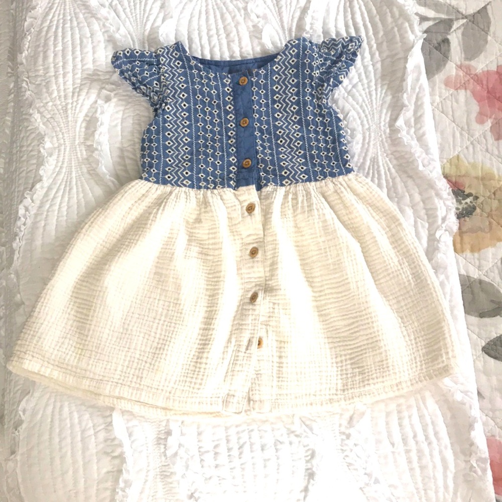 Adorable muslin bottom bottom dress.